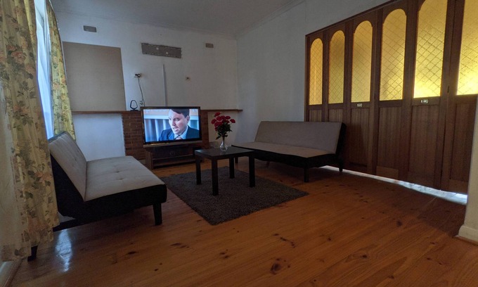 Lockleys House | Prime location Lockleys home with free parking