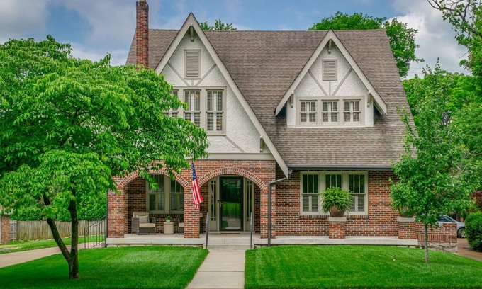 Cherokee Park House | Prime Location! Mins to Broadway, 2nd Ave, Vanderbilt, St Thomas - Free Parking!