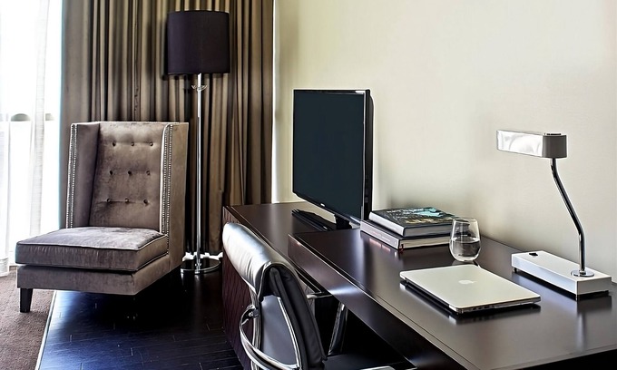 West Plaza Hotel | Prime Location, Near Country Club Plaza, Minutes to Fountain Of Neptune