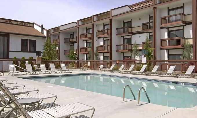 Wenatchee Hotel | Prime Location! Pet-Friendly Property, Onsite Pool, Free Parking
