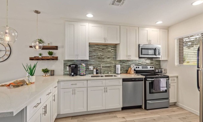 Fashion Square House | Prime Location | Pool | Parking @ Scottsdale Oasis
