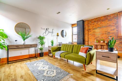 Italian Village Apartment | Prime Location Top Rated Clean Parking Free!