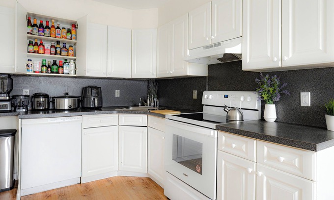 White Plains House | Prime Luxury NY: Free Parking + Mins to Downtown!