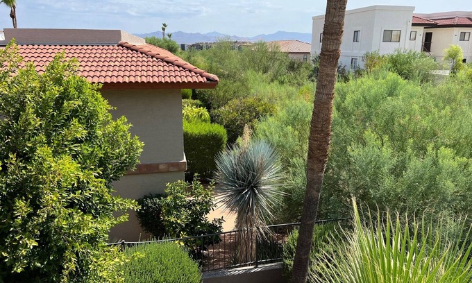 Fountain Hills Condo | Prime retreat location-1/2 mile to Fountain Park and restaurants.