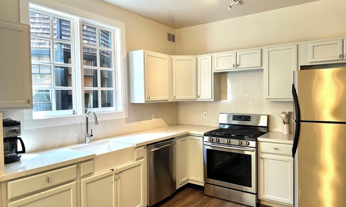 Russian Hill Condo | Prime San Francisco Location - Russian Hill Polk/Lombard!