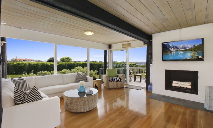 Bridgehampton Cottage | > Prime Waterfront Location, Private, Dock, 5 minute Walk to Ocean & Beach <