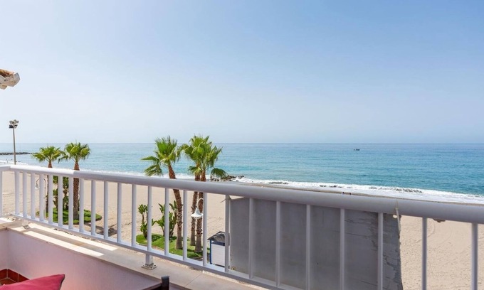 Caleta de Velez Apartment | Primera Línea de Playa Algarrobo by Ruralidays