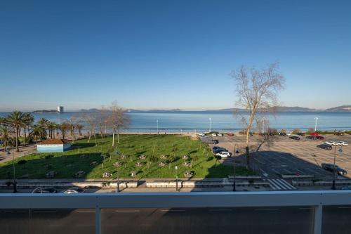 Vigo Apartment | Primera Linea de Playa Samil Costa con Garaje Incluido
