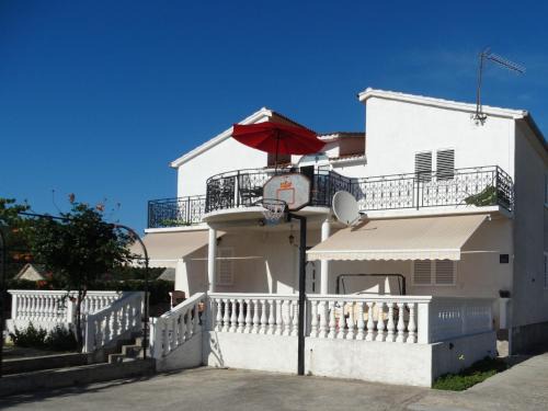 Primosten Burnji Apartment | Primošten Apartman Dino