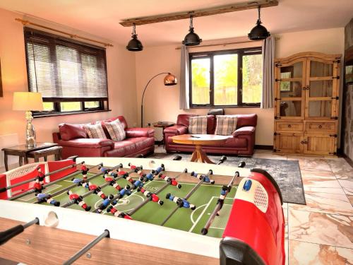 Llanybri Ski Chalet | Primrose 15-Kaowood-Hot Tub-Pet friendly-Tenby