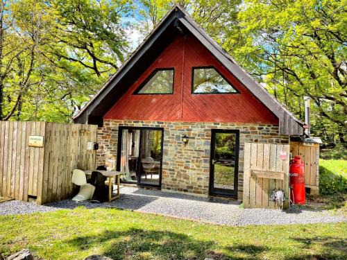 Llanybri Ski Chalet | Primrose 17-Woodland Lodges-Carmarthen-Pembroke