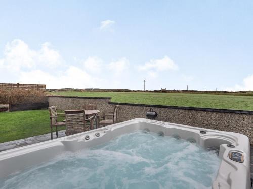 Holyhead House | Primrose Cottage