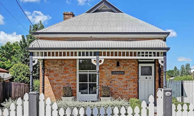 Orange Cottage | Prince Street Cottage - Pet Friendly