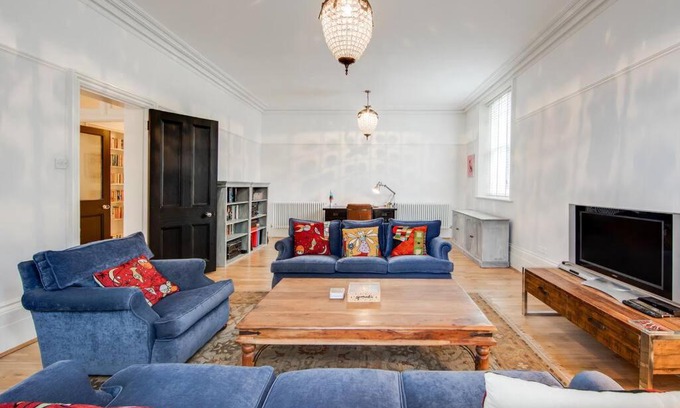 St Leonards-On-Sea Apartment | Princes Villa - large fully Self Contained Flat, 5 minutes from the sea