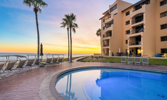 Centro House | Princesa 3BR/2BA OV Penthouse- 502D