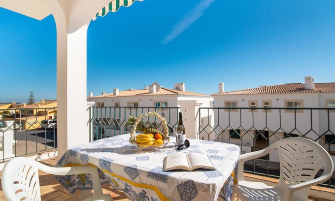 Meia Praia Apartment | Princesa Flor - Front Beach
