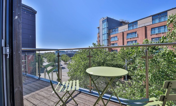 Castle Apartment | Princess Lofts Studios - Swansea City Centre