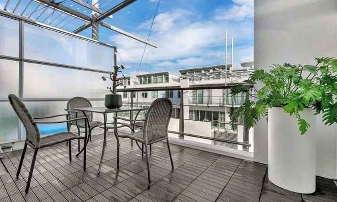 Auckland Central Business District Apartment | Princess Wharf w/Balcony