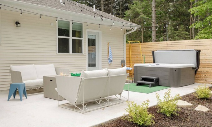 Ellison Bay House | Prinsen Retreat ~ Secluded, Hot Tub, Walk to Water in Ellison Bay