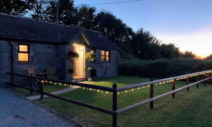 Kewstoke House | Priory View (Cosy & Characterful, Seaside Cottage, Dog Frien