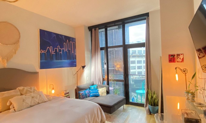 Hunters Point Apartment | Pristine mini loft in luxury building in LIC