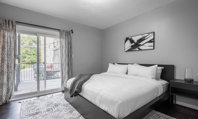 Pulaski Park Apartment | Pristine Paradise Haven. #Free Parking n