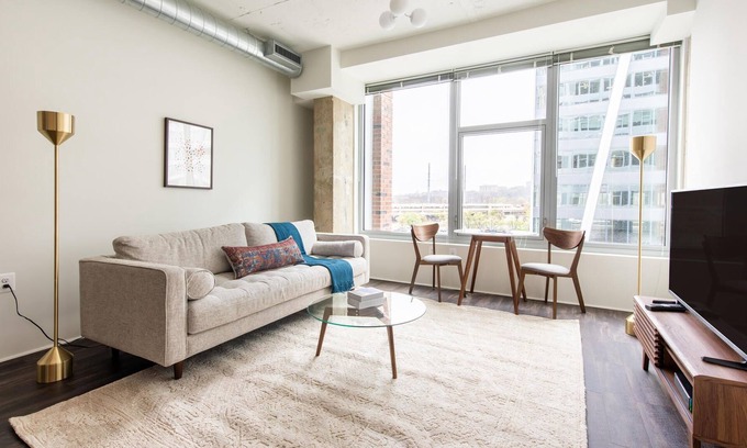 Eisenhower East Apartment | Pristine Studio in The Carlyle Dist w/ Concierge