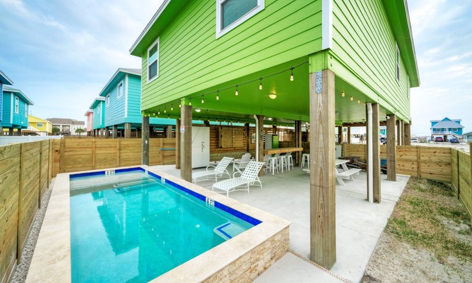 Cinnamon Shore House | Priv Pool, Covered Patio Lounge w/Bar, Sunset Views | Green Gecko by AvantStay