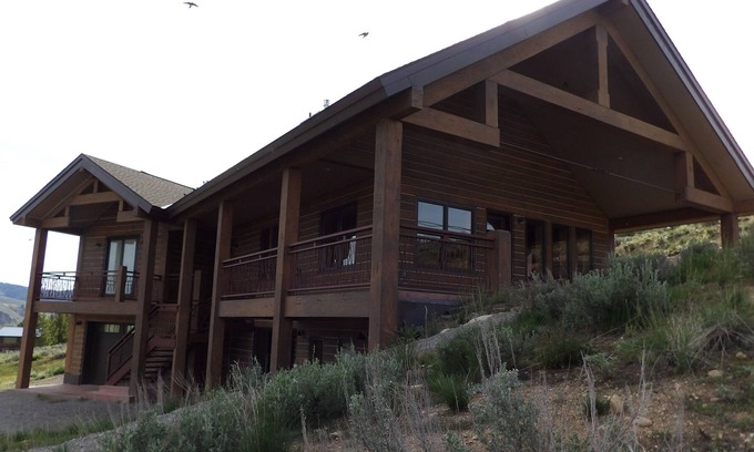 Stanley House | Privacy in Stanley ☼ Watch the Sunrises and Sunsets on the Sawtooth Mountains ☼