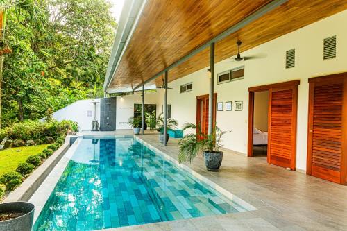 Punta Mala House | Privacy-large Pool-wildlife-amazing