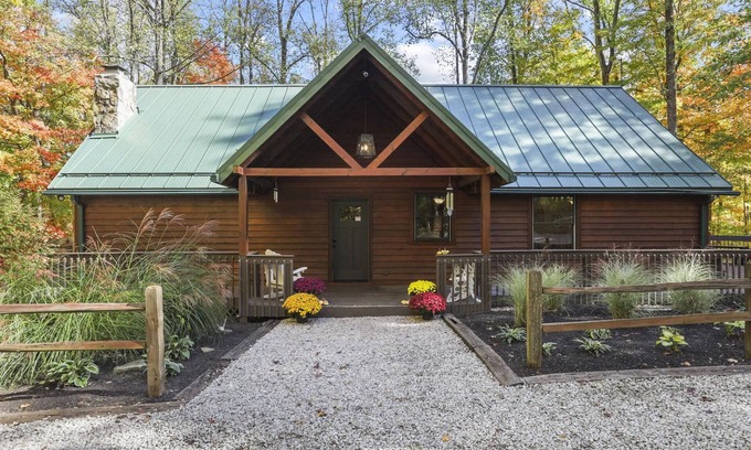 Rockbridge Cabin | Privacy plus Fun: Pool Table, Shuffleboard, Foosball, Darts, Ping Pong & More