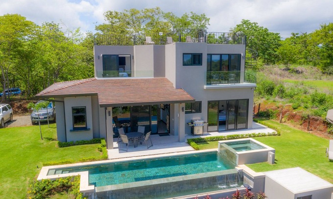 Marbella House | Private 3bedroom Ocean View Rooftop at Marbella
