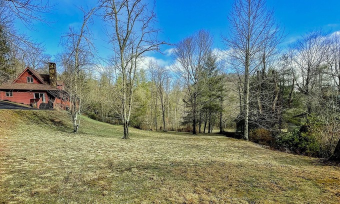 Clayton Cabin | Private 2 Ac Black Rock Mtn Cabin, Hot Tub, Game Room and Creek! Great Location!