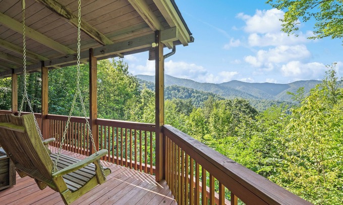 Cranberry Falls Cabin | Private 2 Bd 2 Ba Cabin Views, Hot Tub, Near Parkway, King Master