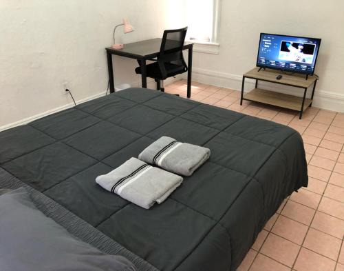 Union City Apartment | Private 2-bedroom apartment and New York City Manhattan only 15 mins away