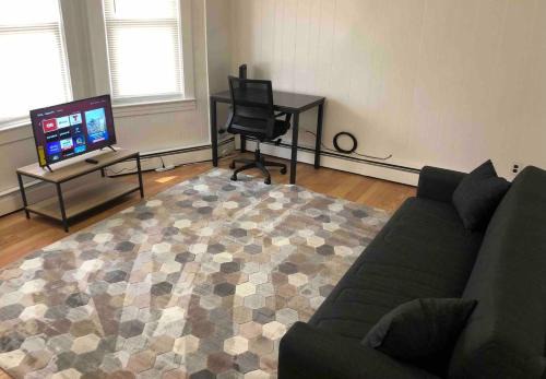 Elizabeth Apartment | Private 2-bedroom apartment with direct bus to NYC Manhattan only a 5-minute walk away