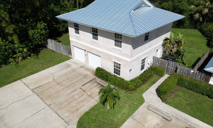 Stuart House | Private 3 bed 2 bath Tropical Oasis Seasonal Rental in Stuart FL