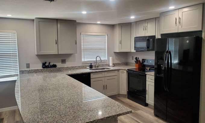 Flor-a-mar House | Private 3 bedroom pool home