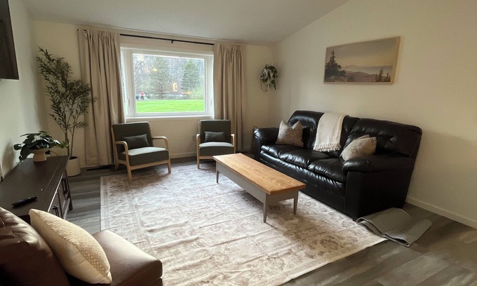 Holland House | Private 3 Bedroom home, close to Holland and Saugatuck