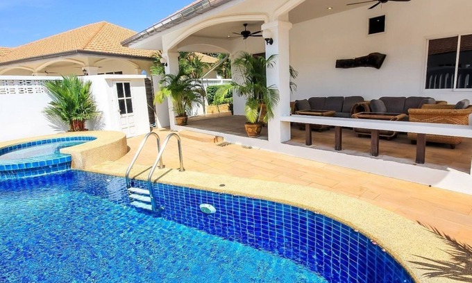 Hin Lek Fai Villa | Private 3 bedroom Pool Villa NG23