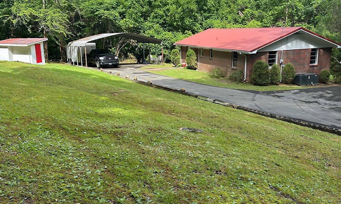 Albertville House | Private 3-bedroom house close to Gunterville State Park and boat ramps