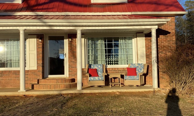 Old Fort House | Private 30 acre 100 year old farm house w/firepit and hiking.
