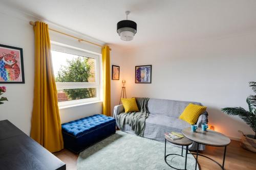 Severn Beach House | Private 3Bed-Parking-Sleeps5-By FabAccommodation