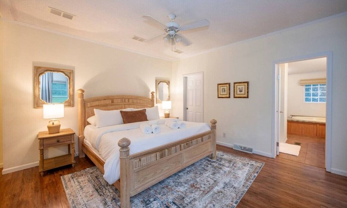 Concord House | Private 4BR Oasis | 2 KNG BDs | 4 TVs | Free Wi-Fi
