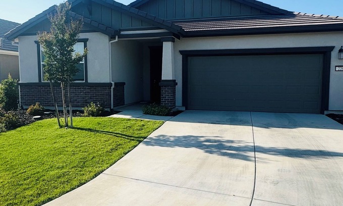 Lincoln House | Private 4BR Retreat with Hot Tub, bbq, outdoor tv near Thunder Valley