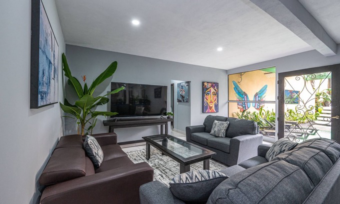 Cerro Plano House | Private 5-bedroom house with pool, 50 yards from the beach