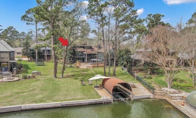 Walden on Lake Conroe House | Private 6BED/5.5+Bath Lakefront Home on Lake Conroe's Calmest Cove
