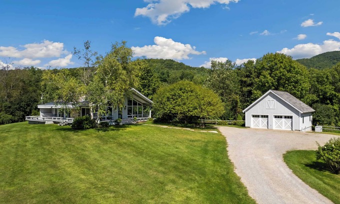 Dorset House | Private 7-BR Retreat on 12 Acres w/Mountain Views