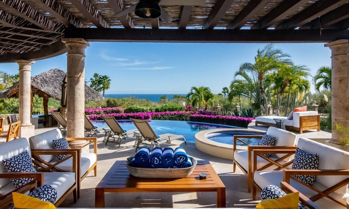 Buzzards Villa | PRIVATE, AMAZING VIEW OF OCEAN, BEACH CLUB ACCESS WITH GYM AND RESTAURANT