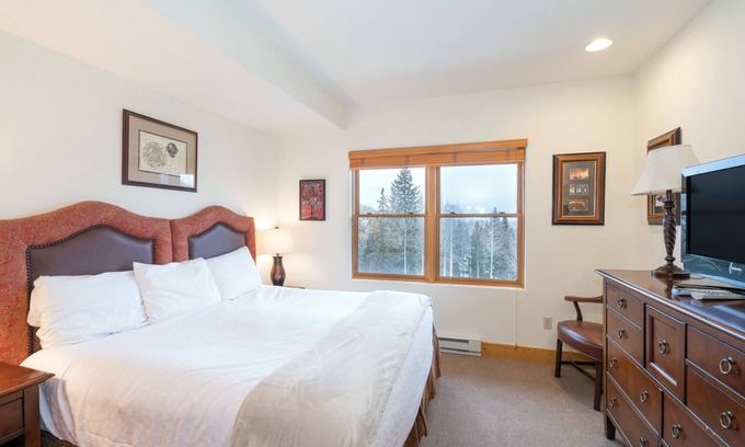 Mountain Village Hotel | Private and Clean Lock-Off King Room With Lovely Sunset Views